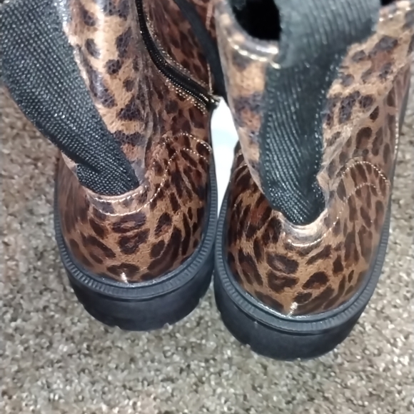 Leopard Print Lace-Up Ankle Boots - Picture 5 of 15